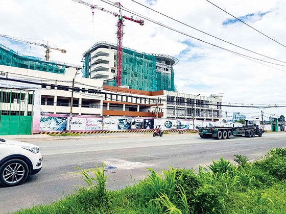 Bệnh viện Ung bướu cơ sở 2 là một trong 5 dự án bệnh viện thuộc đề án Đầu tư xây dựng các bệnh viện tuyến Trung ương và tuyến cuối đặt tại TPHCM, theo quyết định năm 2014 của Thủ tướng Chính phủ.